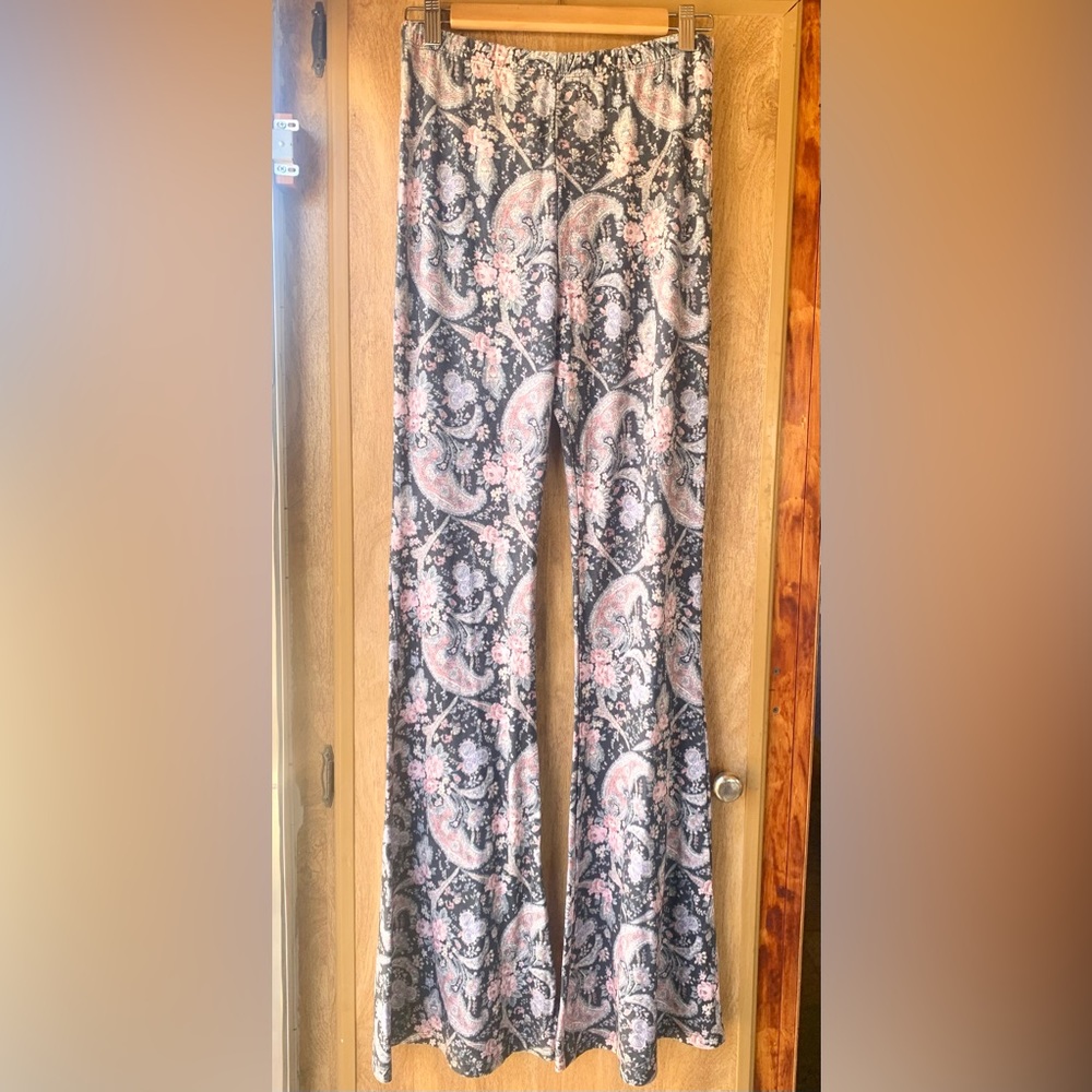 👉NOVELLA ROYALE Bell Bottom Pant